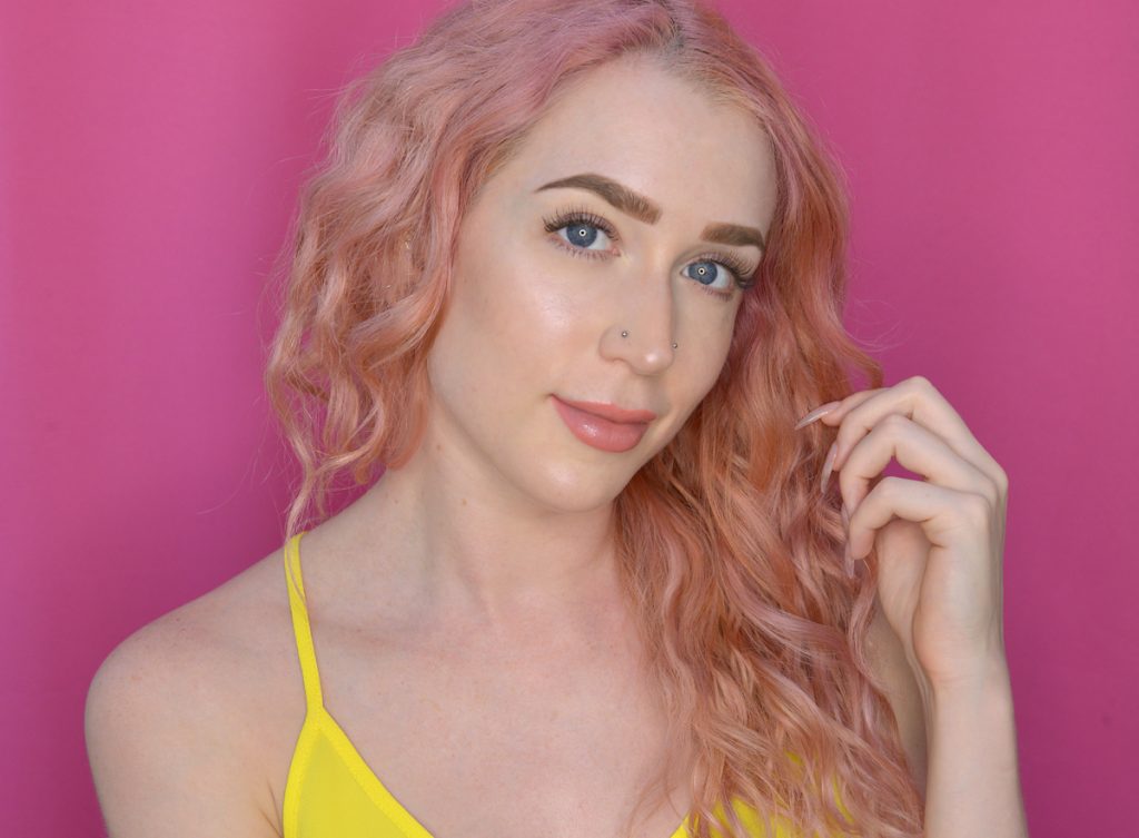 Los Angeles Cruelty-Free Beauty Blogger, Emily Wolf Beauty shares a gorgeous no foundation natural makeup look. 